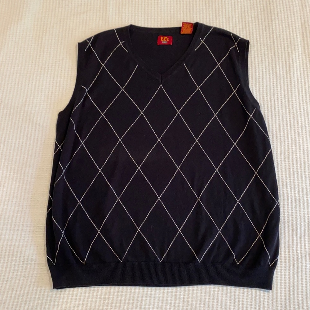 Trendy Black x White sweater vest!